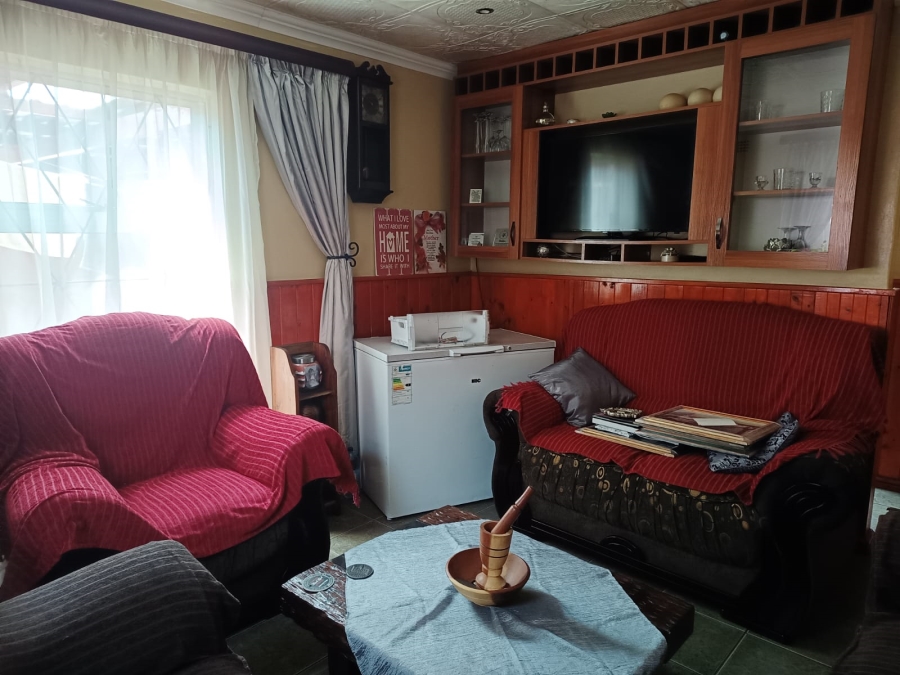4 Bedroom Property for Sale in Park Village Western Cape